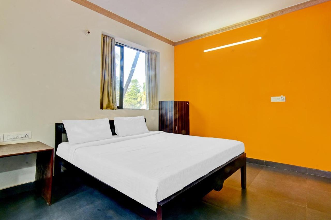Capital O 85357 Hotel Sai Datta Calangute Exteriör bild